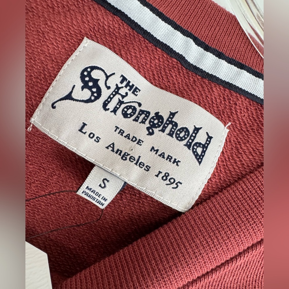 The Stronghold LA Crew neck NWT - Picture 4 of 5